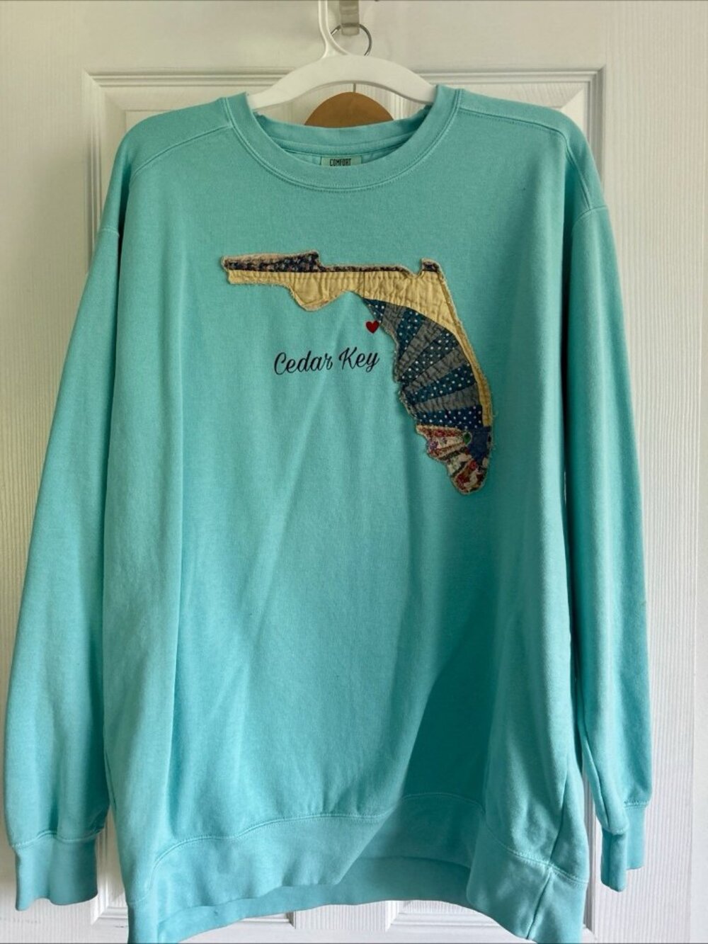 Cedar key, FL Quilt Patchwork , Upcycled Vintage Sweatshirt, Teal Size L - Picture 1 of 5
